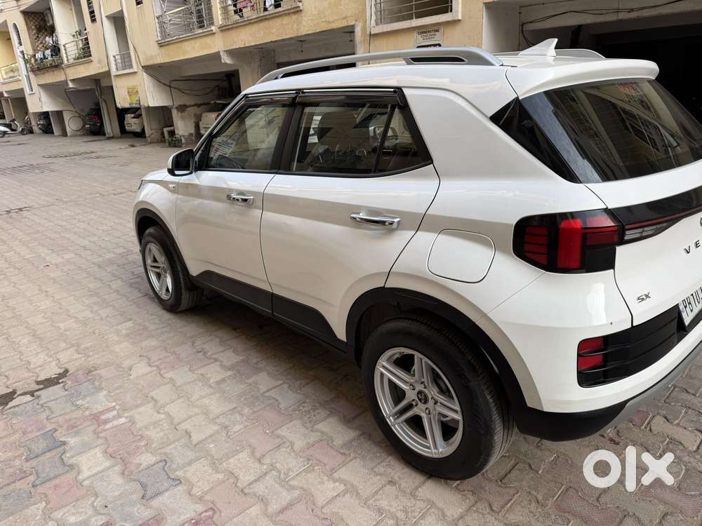 Hyundai Venue 1.2 S (o), 2024, Petrol