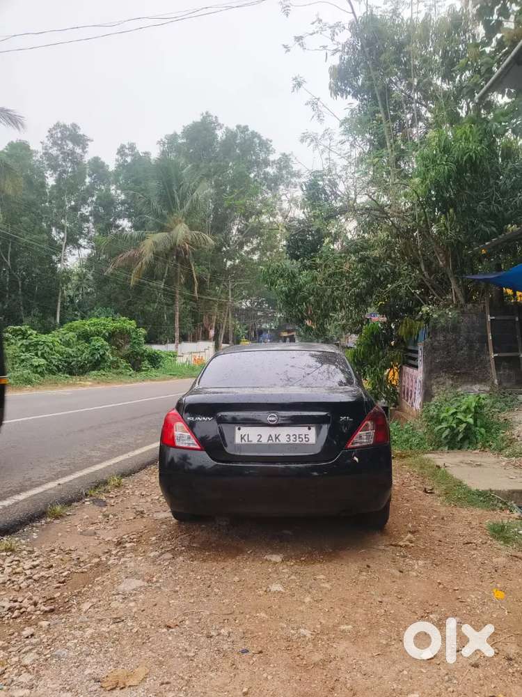 Nissan Sunny 2012