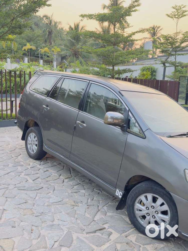 Car Rent Innova 2012v