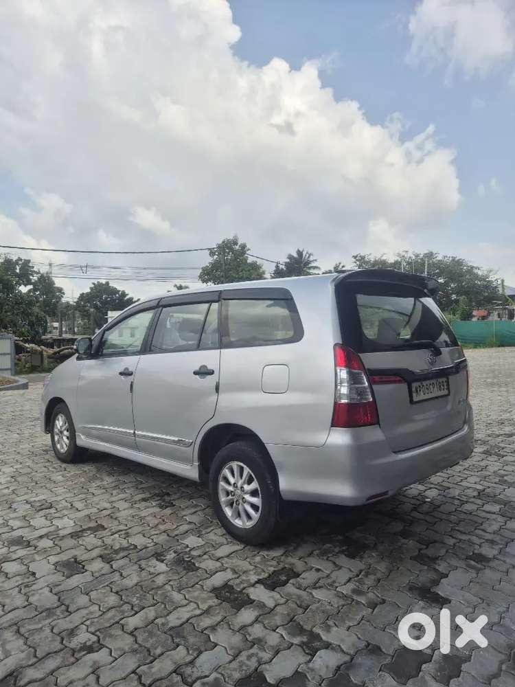 Toyota Innova V 2014