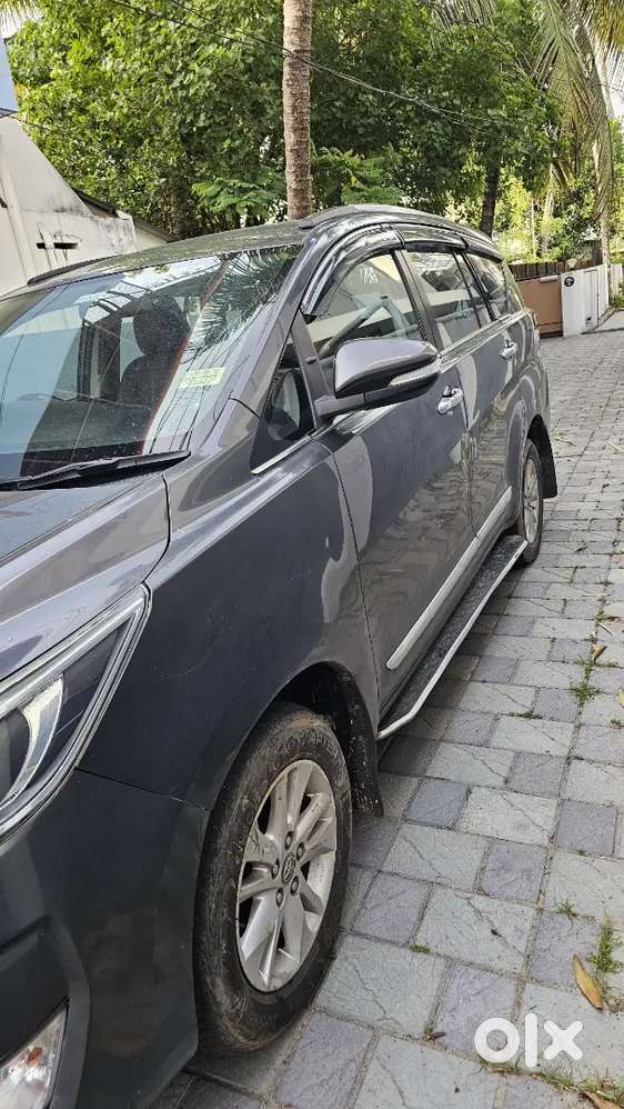 Toyota Innova Crysta 2.4 V Diesel 2017