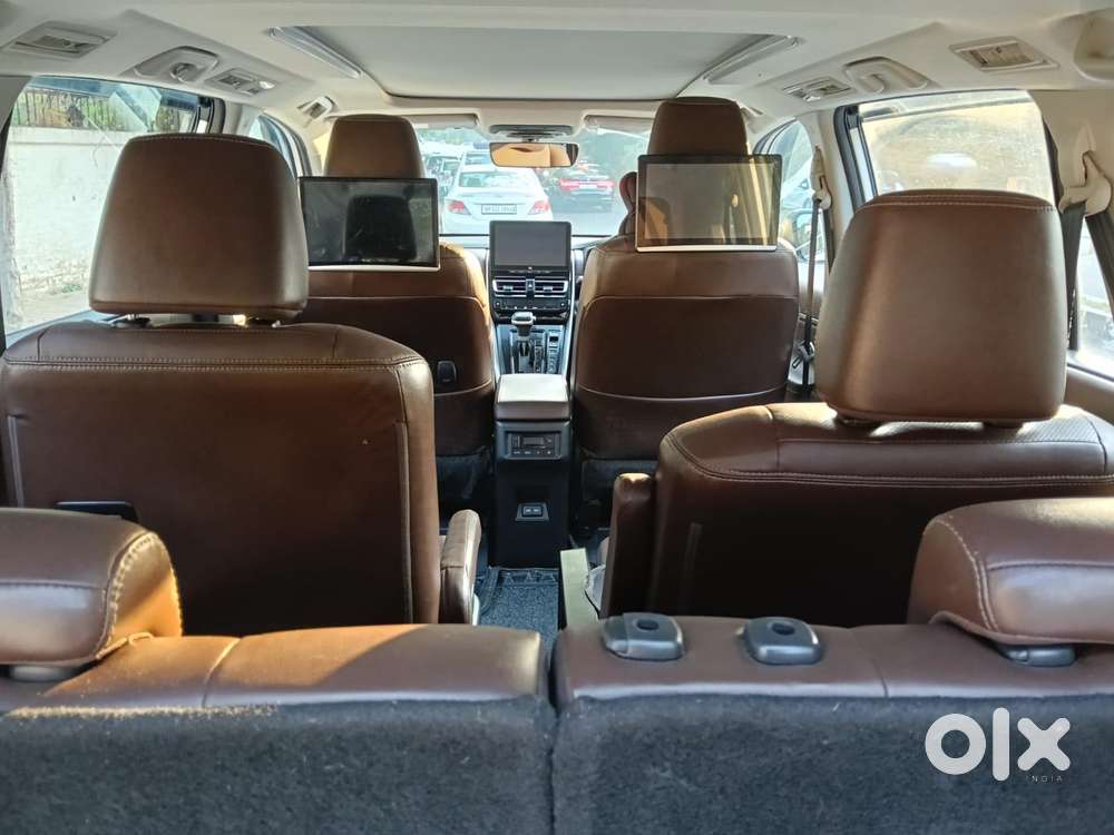 Toyota Innova Hycross 2.0 Zx Hybrid 7 Str, 2023, Cng & Hybrids