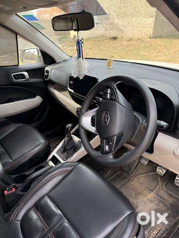 Hyundai Venue 2023 Petrol  Well Maintained