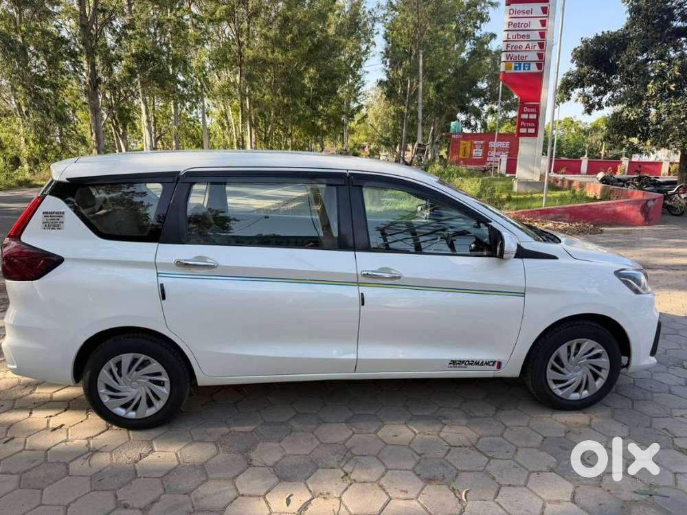 Maruti Suzuki Ertiga 2022-2023 Vxi Cng, 2022, Cng & Hybrids