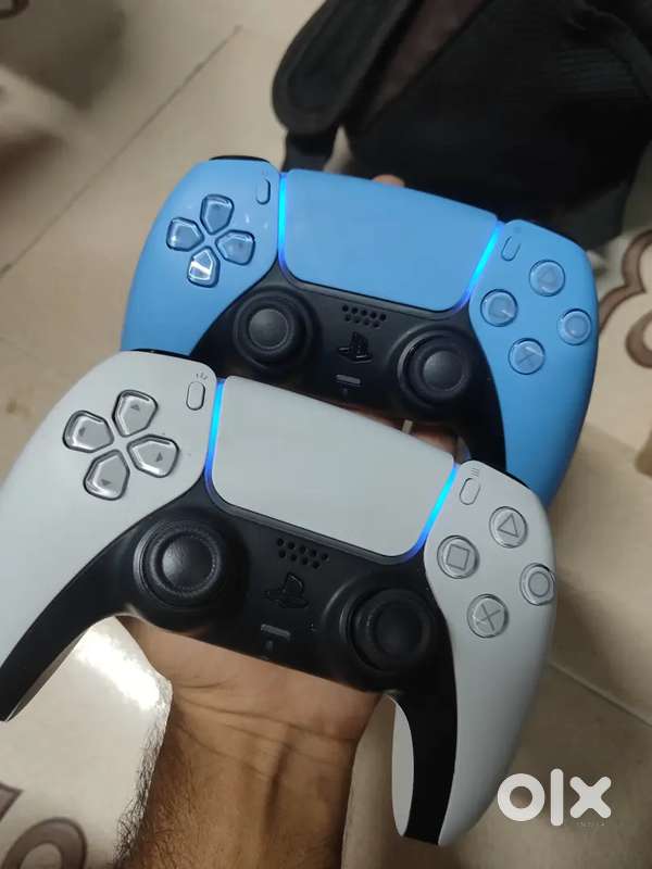 PS5 And PS4 controllerd And PS4 cd
