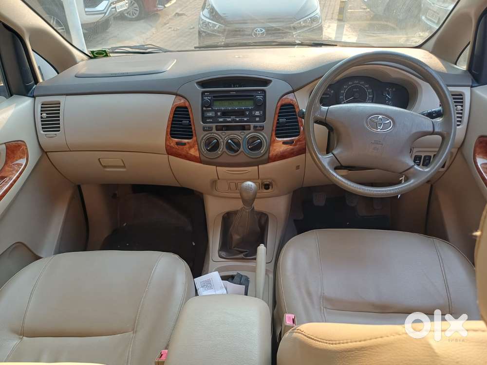 Toyota Innova Crysta 2.7 V, 2006, Petrol