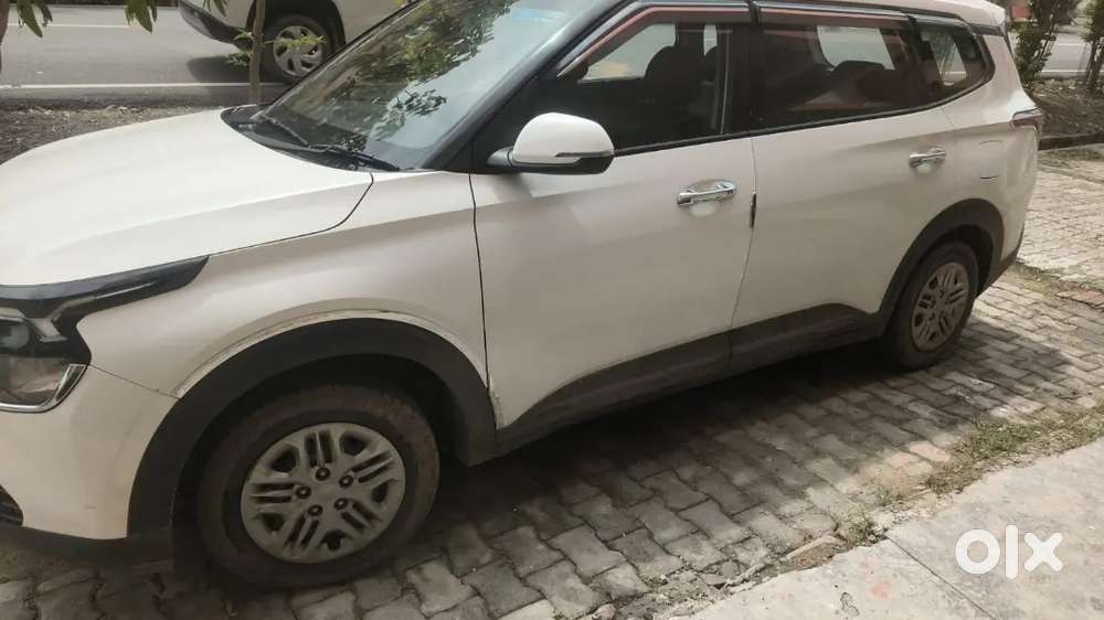Kia Carens Premium 2025