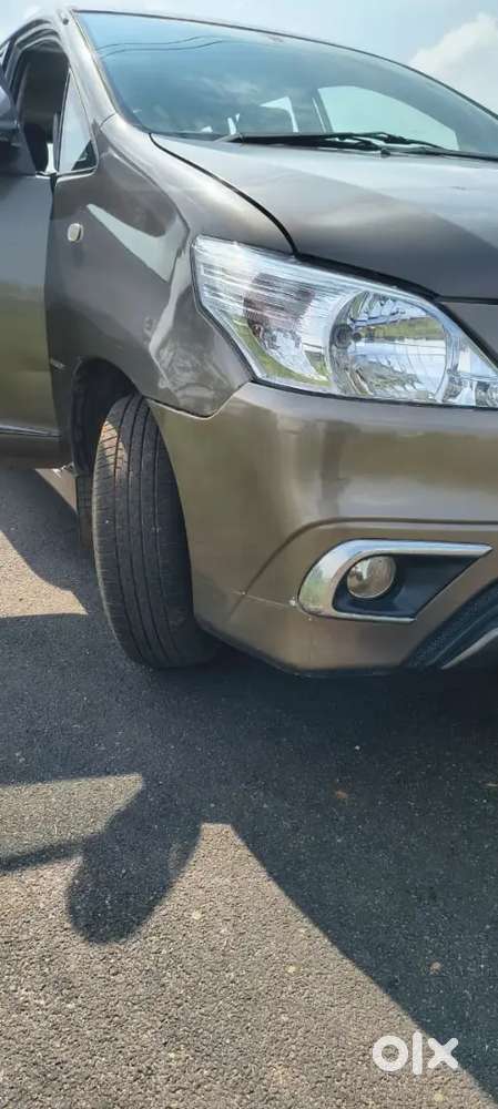 Toyota Innova 2.5 V 2015