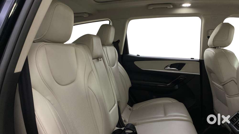 Mahindra Xuv700 2.0 Ax 7 Petrol At Luxury Pack Str, 2023, Petrol