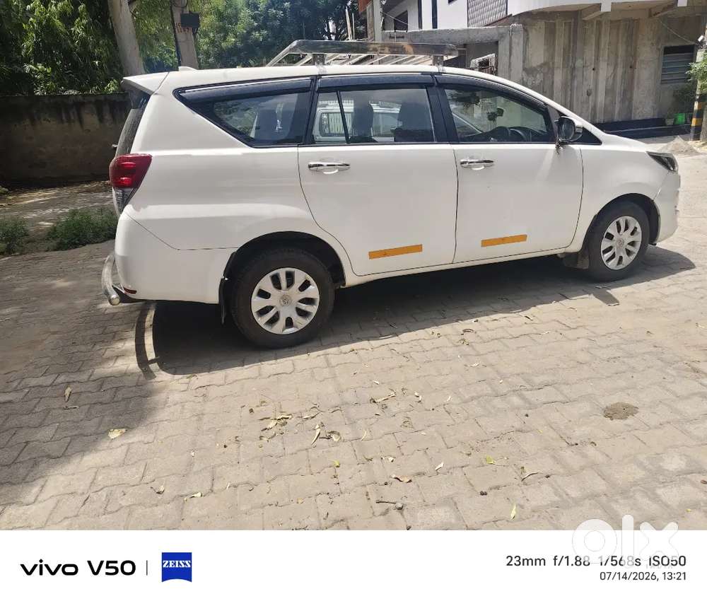 Toyota Innova Crysta Mt, 2.4 G, 2022