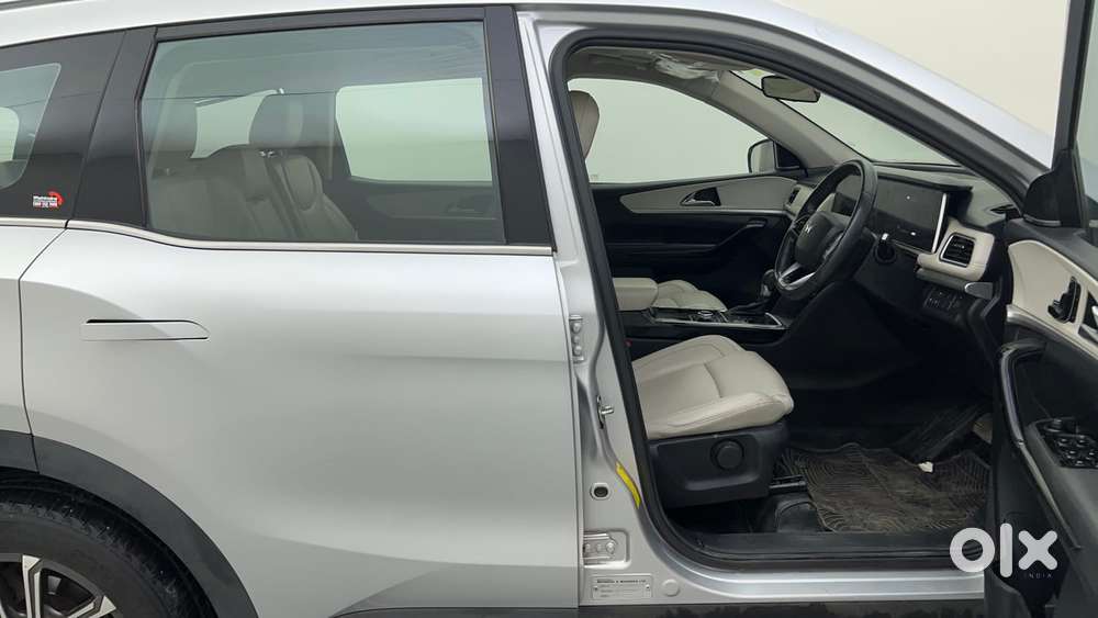 Mahindra Xuv700 2.0 Ax 7 Petrol At Luxury Pack Str, 2023, Petrol
