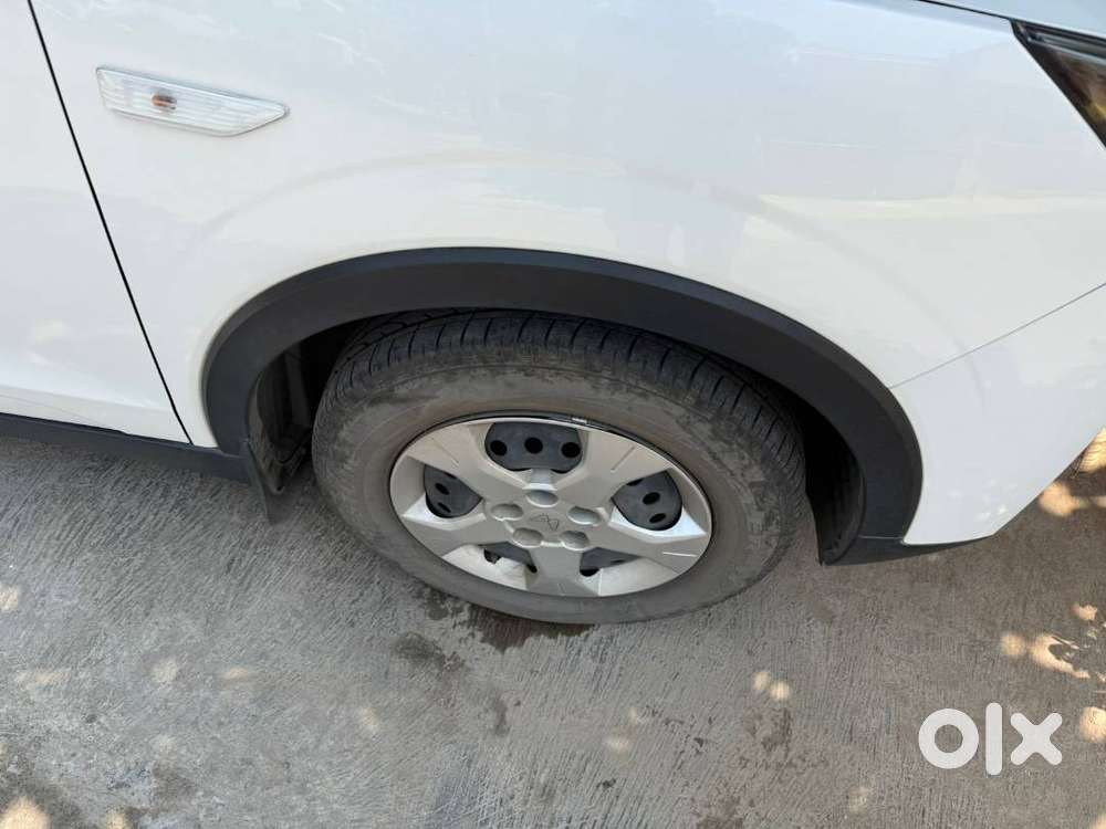 Mahindra Xuv300 2024 Petrol Well Maintained