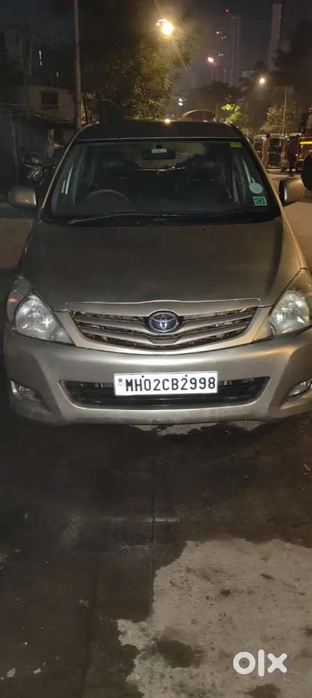 Toyota Innova G3 2011 8 Str