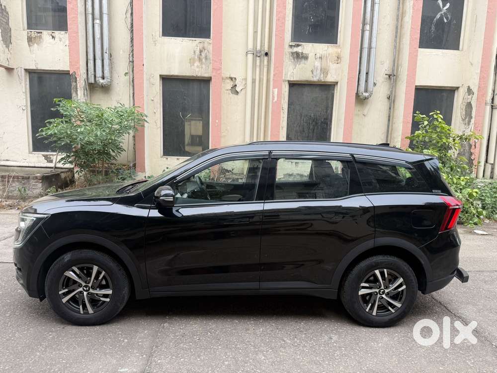 Mahindra Xuv700 2.0 Ax 5 Petrol At Str, 2025, Petrol