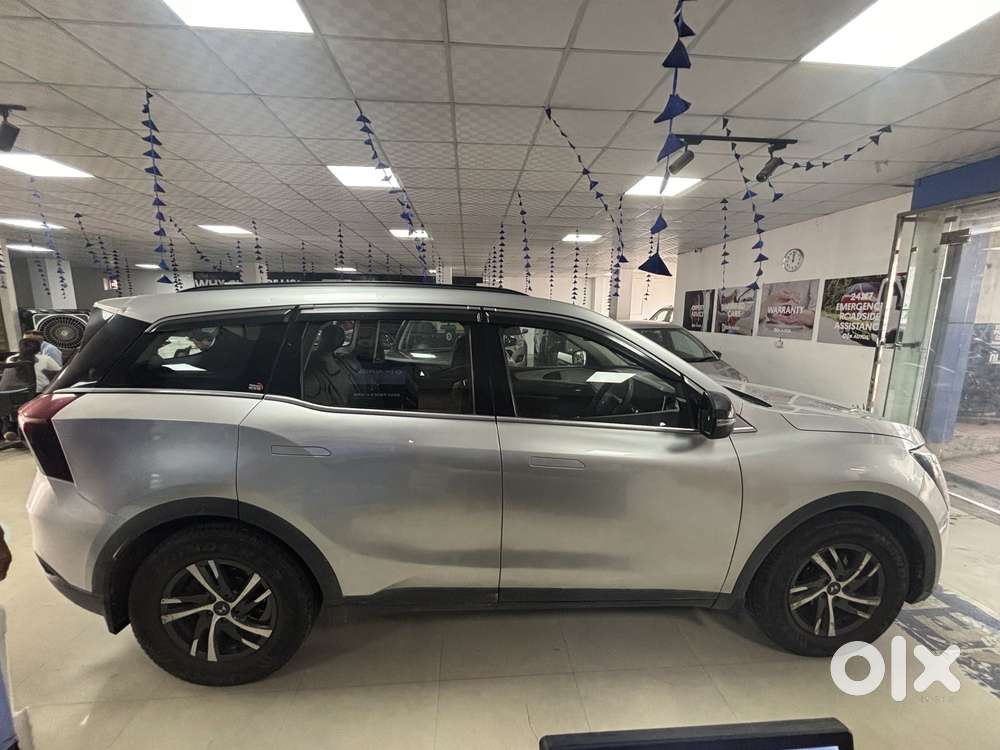 Mahindra Xuv700 2.0 Ax 5 Petrol Mt Str, 2022, Petrol