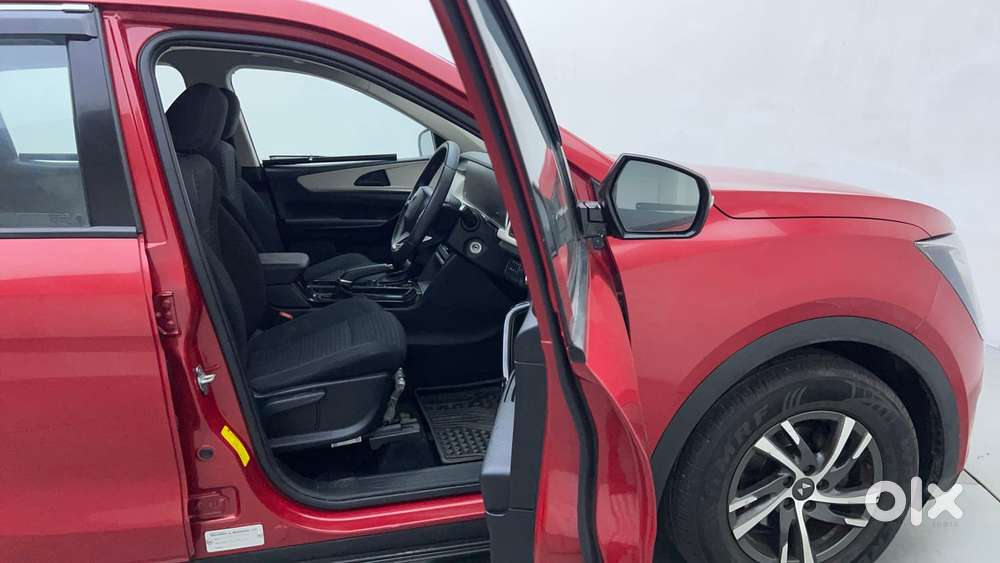 Mahindra Xuv700 2.0 Ax 5 Petrol At Str, 2022, Petrol