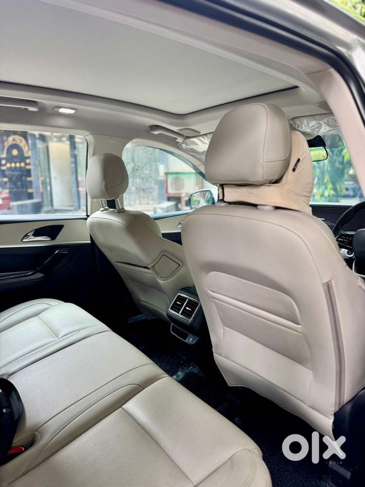 Mahindra Xuv700 2.0 Ax 7 Petrol At Str, 2024, Petrol