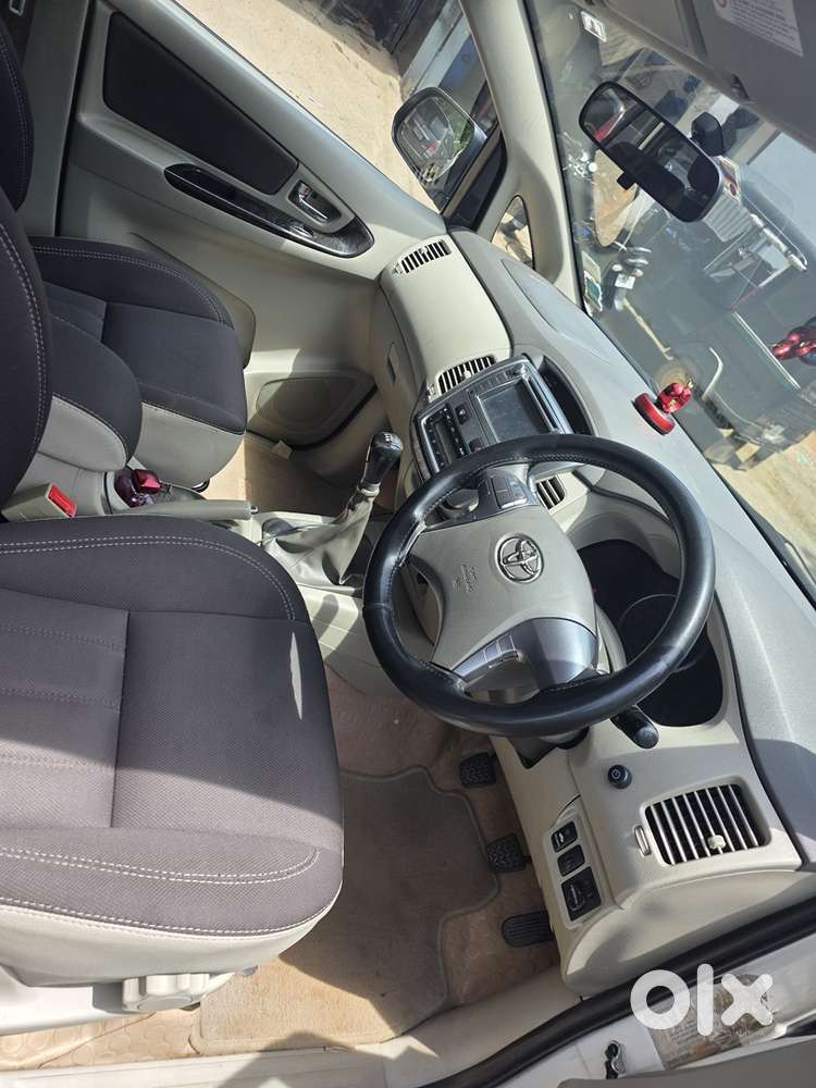 Toyota Innova 2.5 Z 2014 , 2015 Regn . Og Kerala