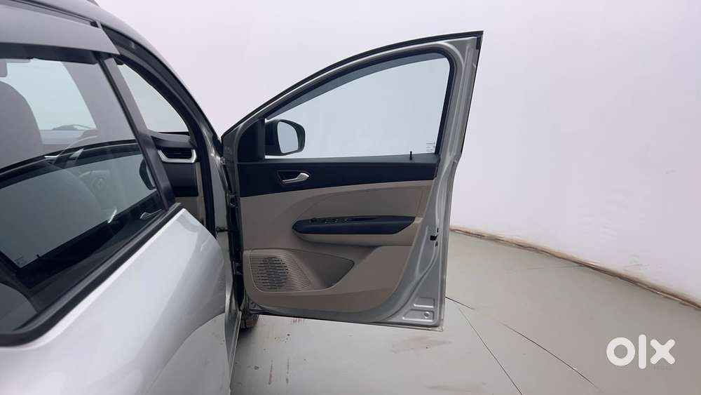 Renault Triber 1.0 Rxz Dual Tone, 2022, Petrol