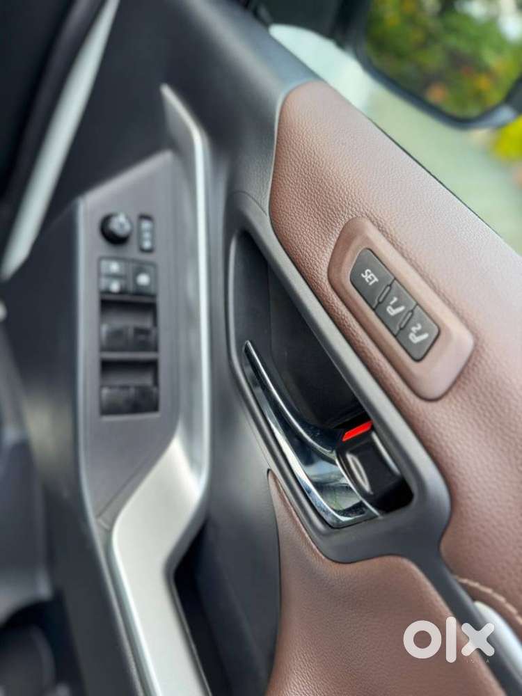 Toyota Innova Hycross 2.0 Zx (o) Hybrid 7 Str, 2025, Petrol