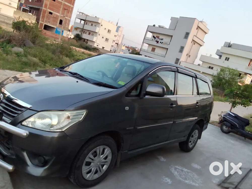 Toyota Innova 2012 Diesel 260000 Km Driven