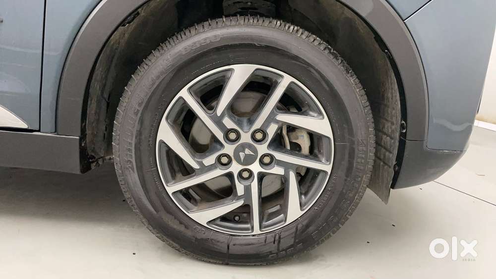 Mahindra Xuv300 W8 (o) 1.5 Diesel Amt, 2023, Diesel