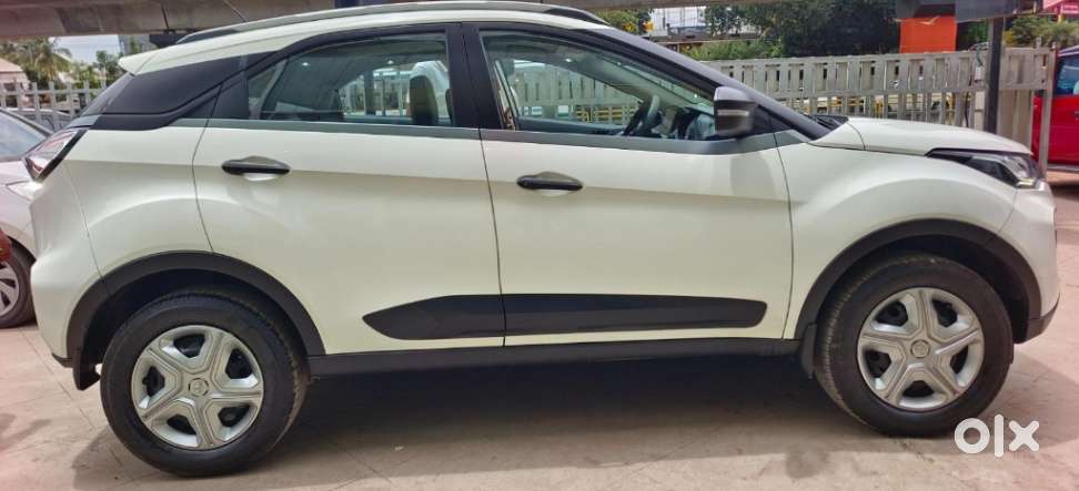 Tata Nexon 1.2 Revotron XMA AMT (S), 2020, Petrol