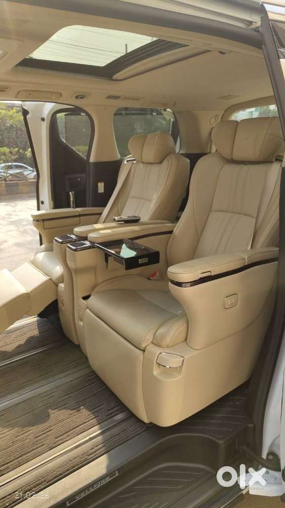 Toyota Vellfire 2.5 Hybrid, 2022, Petrol