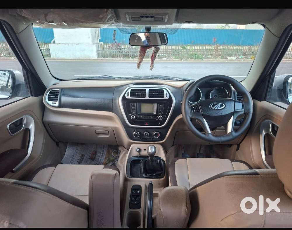 Mahindra Tuv 300 T10 Amt Dual Tone, 2016, Diesel
