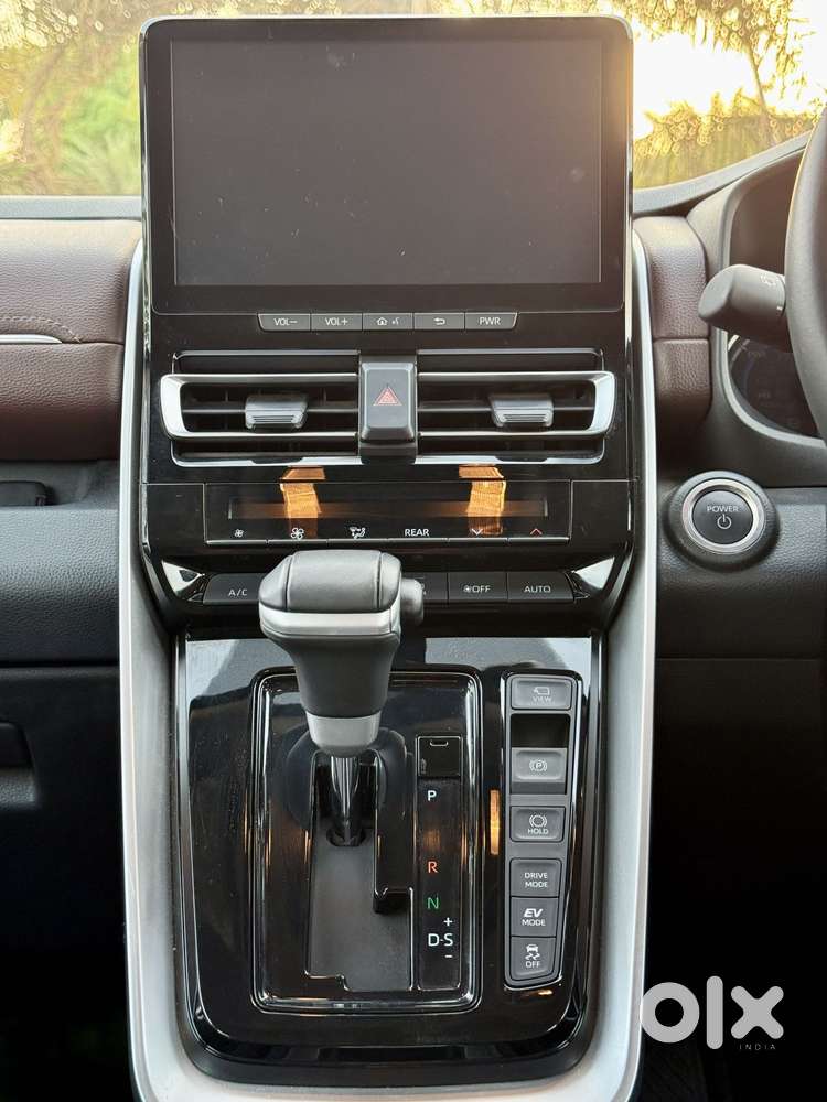 Toyota Innova Hycross 2.0 Vx (o) Hybrid 7 Str, 2024, Petrol