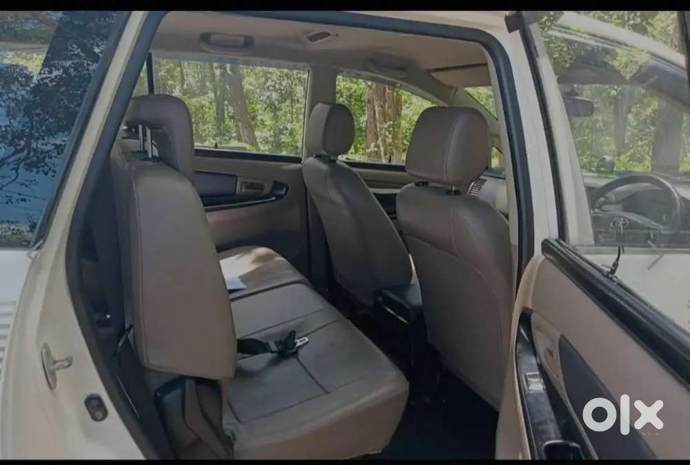 Toyota Innova 2015 Diesel 205000 Km Driven.haryana Registration