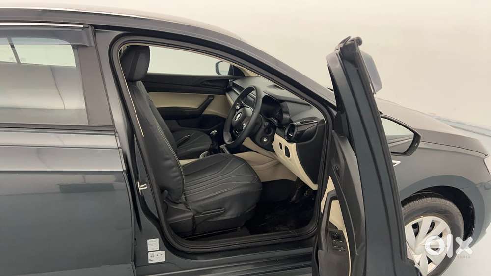 Skoda Slavia Active 1.0l Tsi Mt, 2023, Petrol