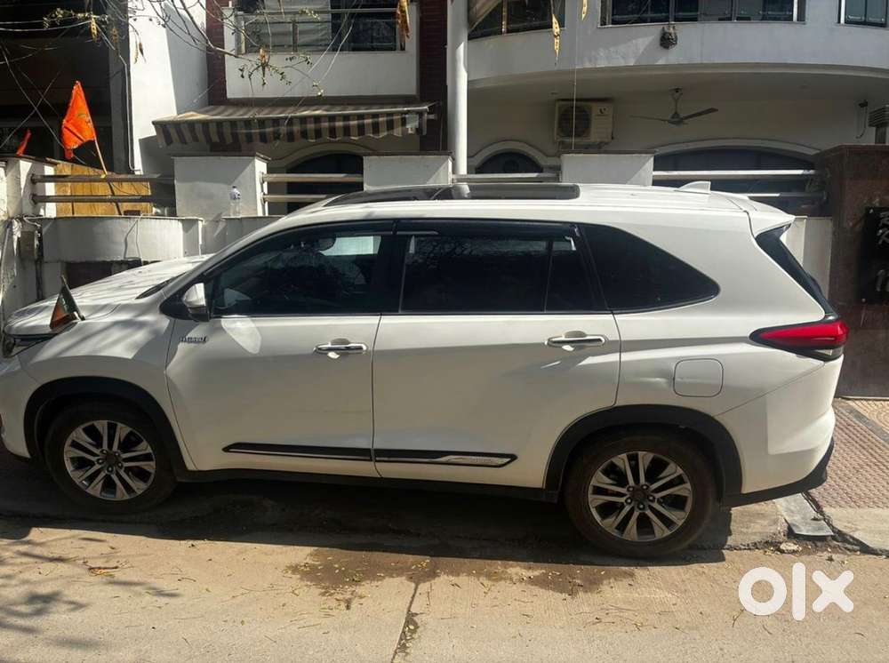 Toyota Innova Hycross 2023 Hybrid Top Model