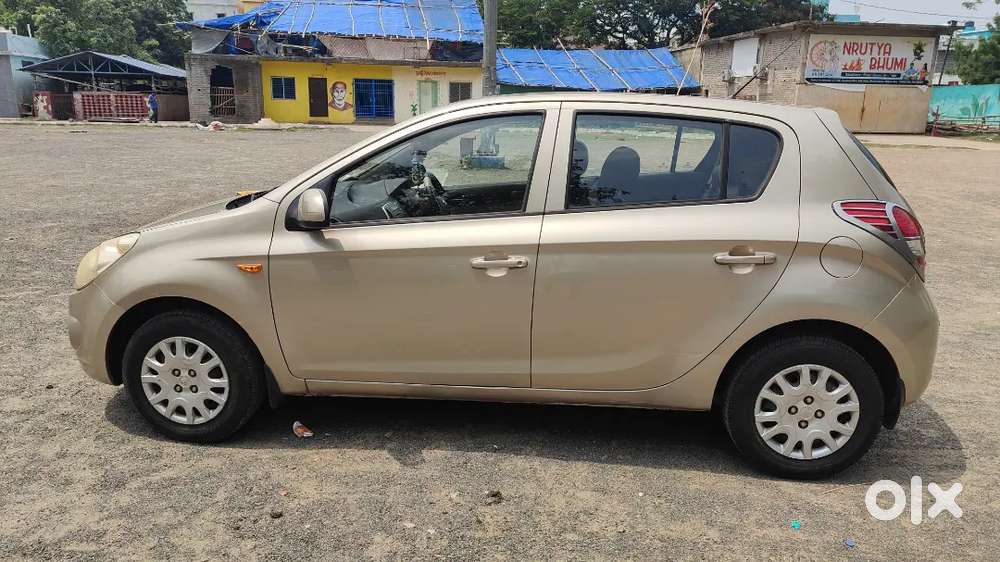 Hyundai I20 Car Top Variant Petrol Well Maintained For Sale