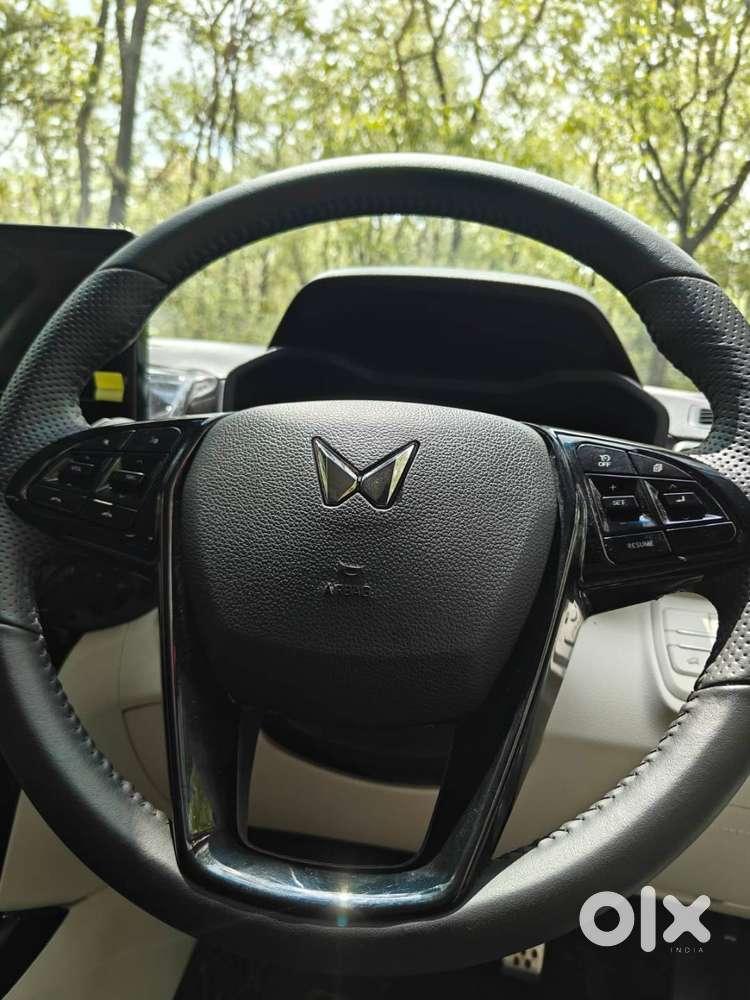 Mahindra Xuv 3xo Ax5l Petrol Manual (top Variant)