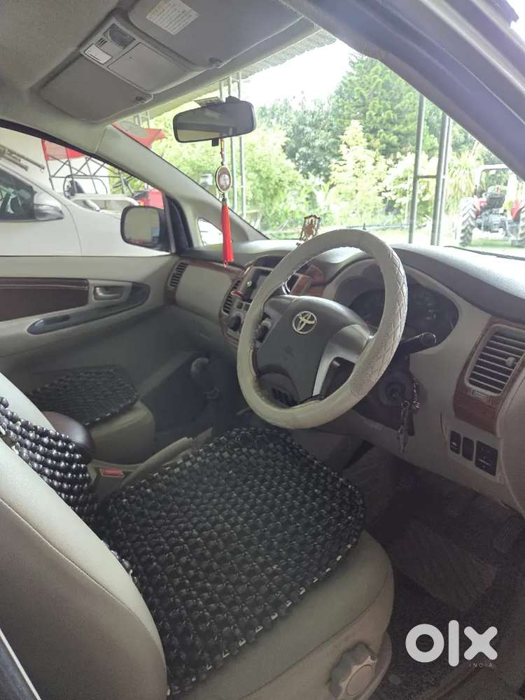 Toyota Innova 2014