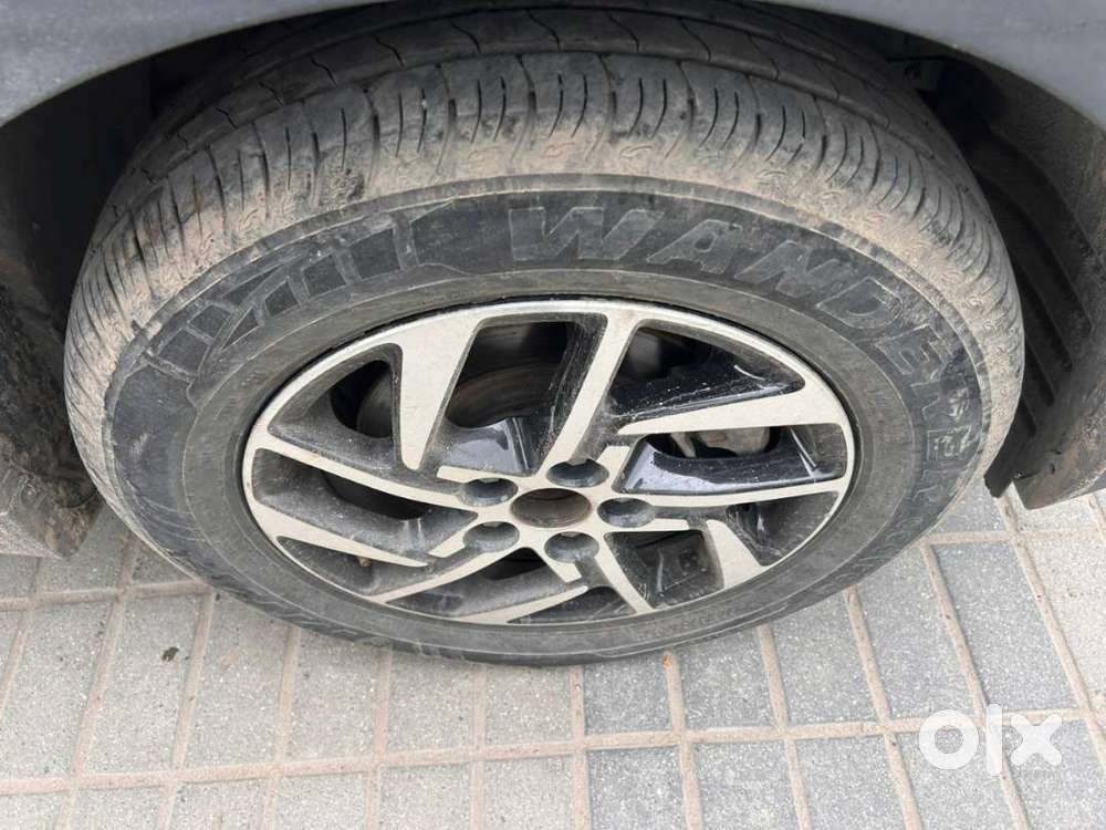 Mahindra Xuv3xo Ax5 Mt 2024