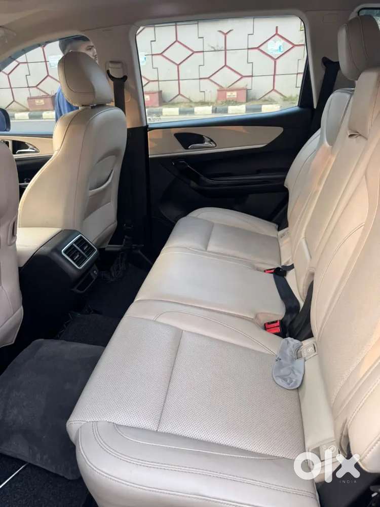 Xuv Ax7 Petrol 7 Seater