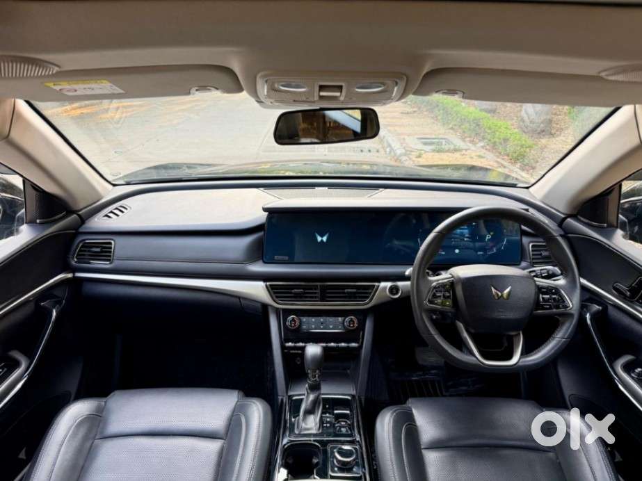Mahindra Xuv700 2.2 Ax 7 Diesel At Luxury Pack Str, 2025, Diesel