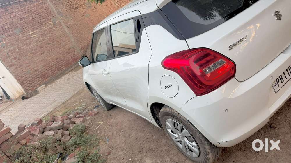 Maruti Suzuki Swift Vxi + Manual, 2025, Petrol