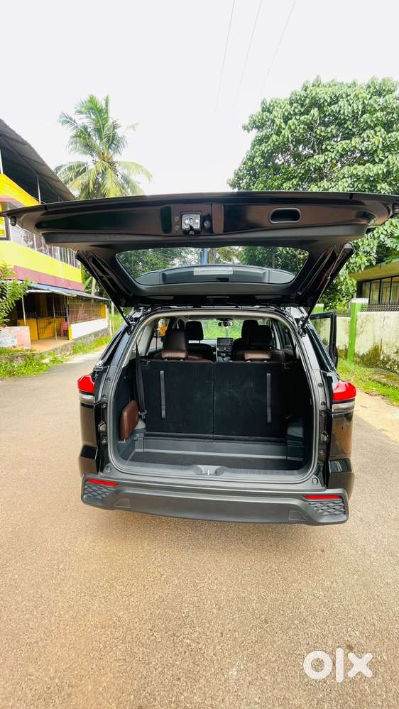 Toyota Innova Hycross, 2025