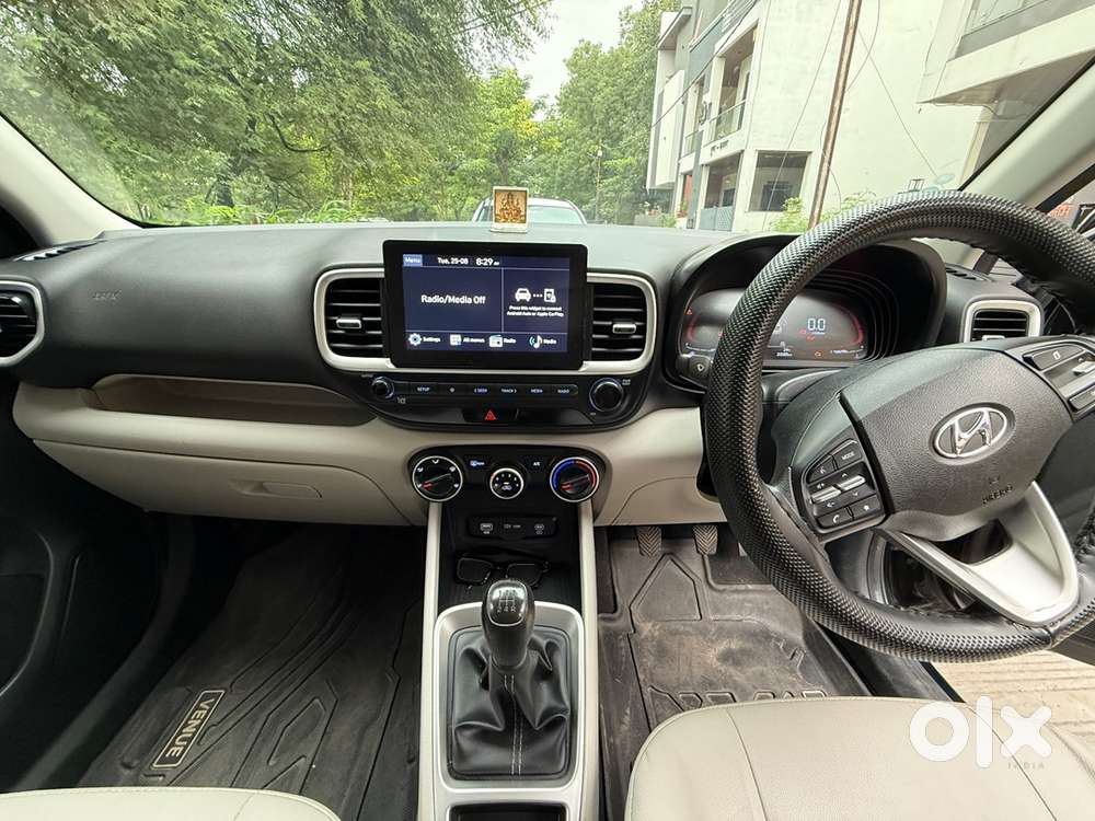 Hyundai Venue Petrol Manual 2023
