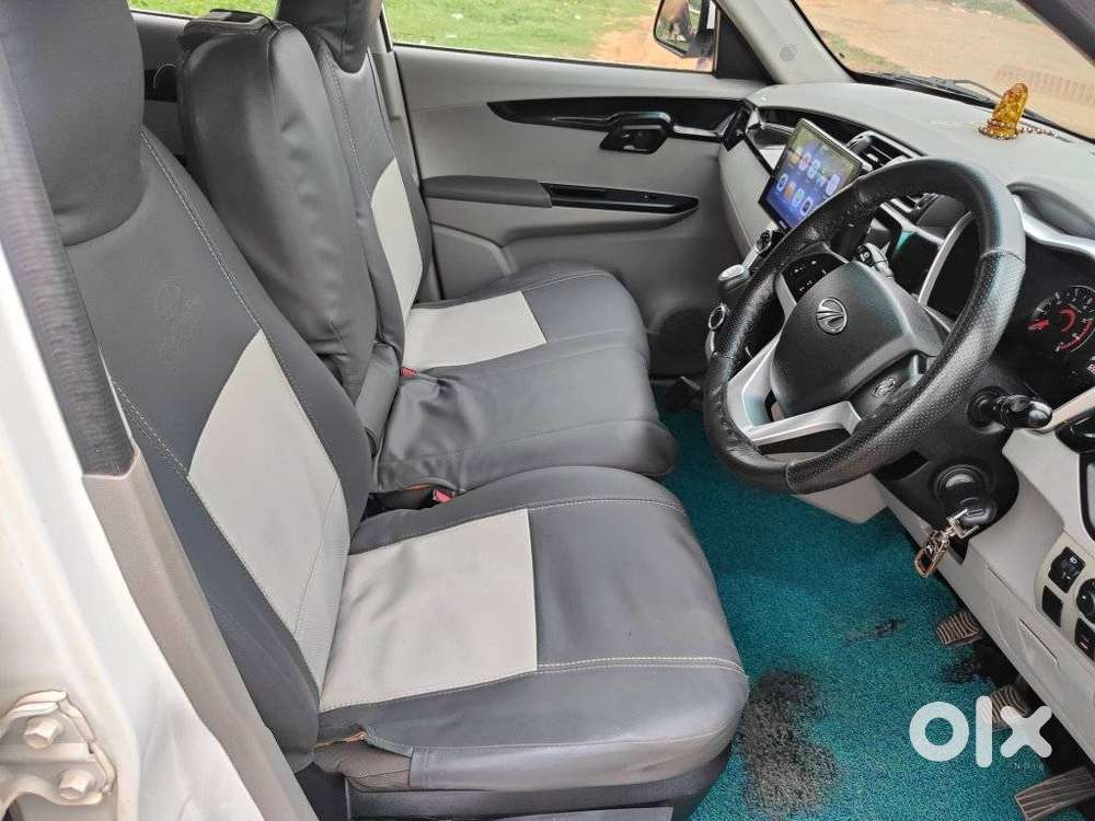 Mahindra Kuv 100 Mfalcon G80 K8 Dual Tone, 2017, Petrol