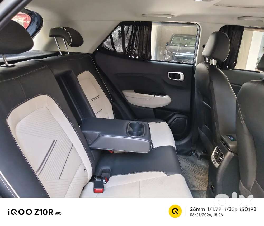Hyundai Venue 2022 Petrol 23000 Km Driven, Imt, Sunroof