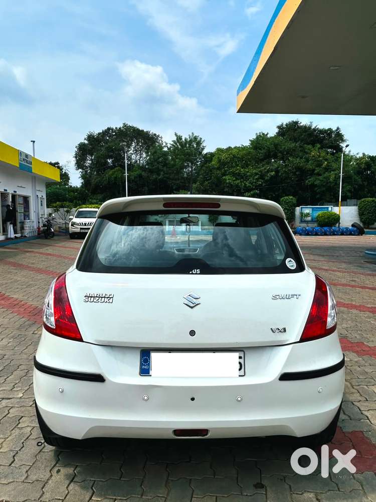 Maruti Suzuki Swift Vxi 1.2 Abs Bs-iv, 2013, Petrol