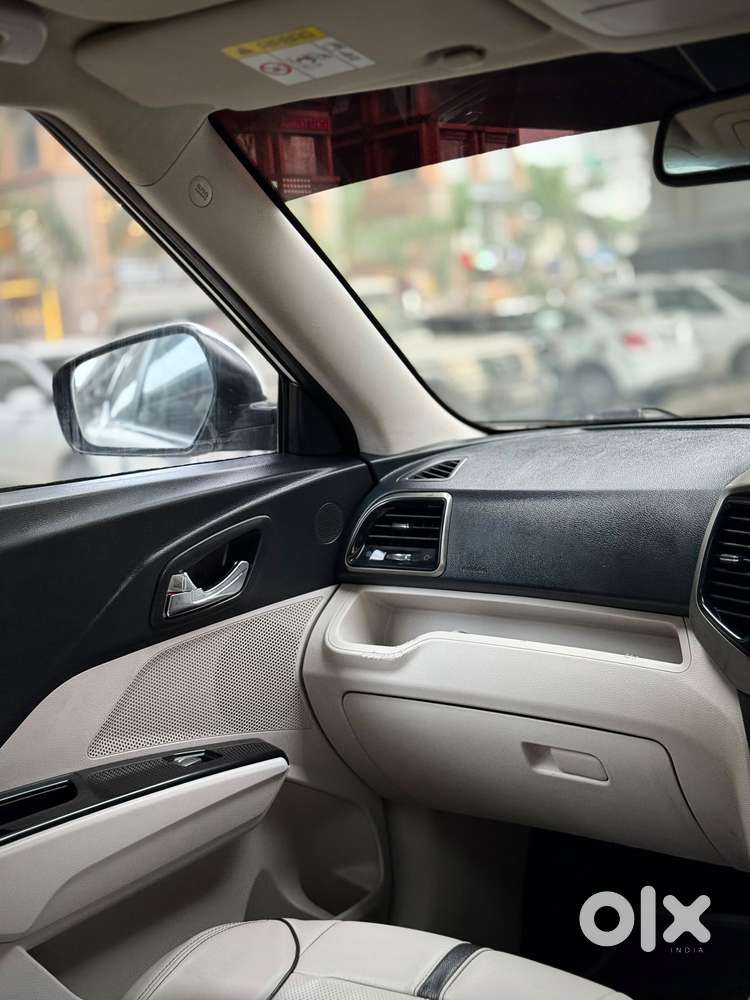 Mahindra Xuv300 W8 (o) 1.5 Diesel Amt, 2022, Diesel