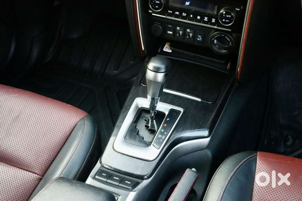 Toyota Fortuner Legender