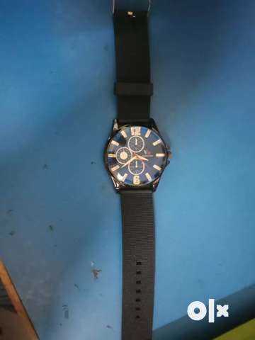 V8 collection analog watch new condition with glowing needle on