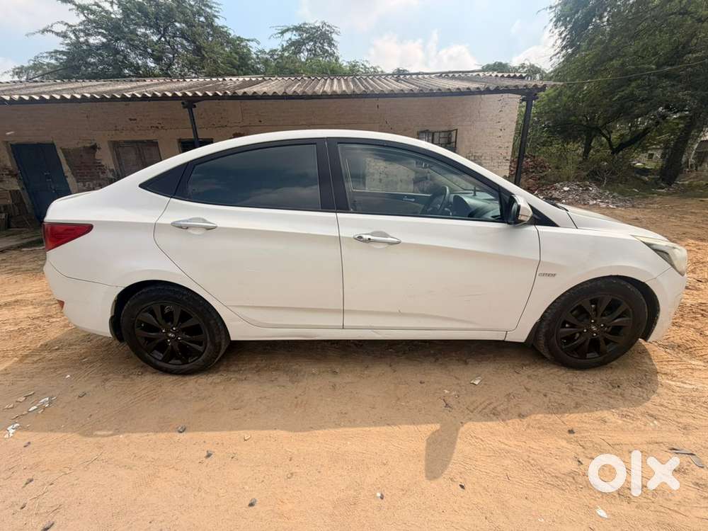 Hyundai Fluidic Verna 2015