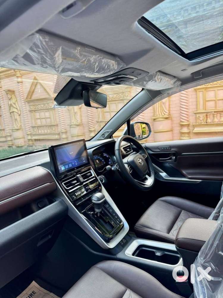 Toyota Innova Hycross 2.0 Zx (o) Hybrid 7 Str, 2024, Petrol